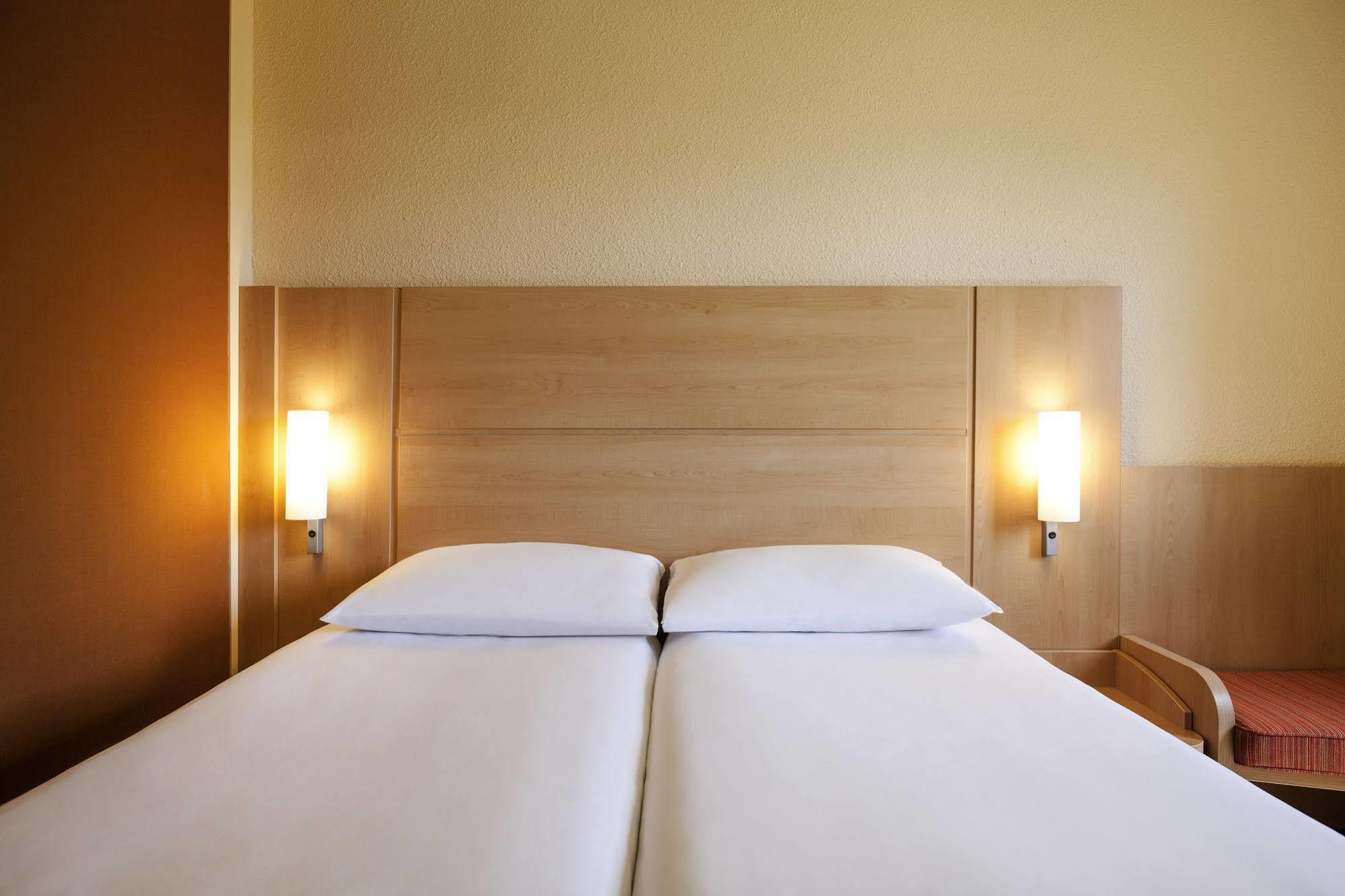 Ibis Geneve Petit Lancy Hotel Екстериор снимка